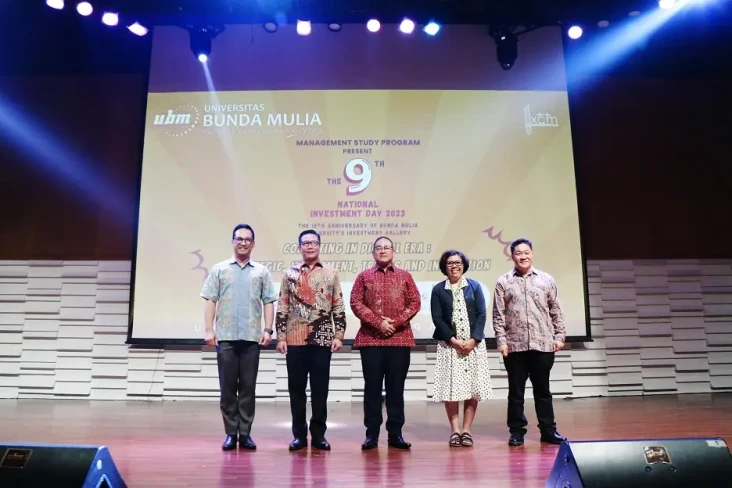 Genap 10 Tahun, Galeri...