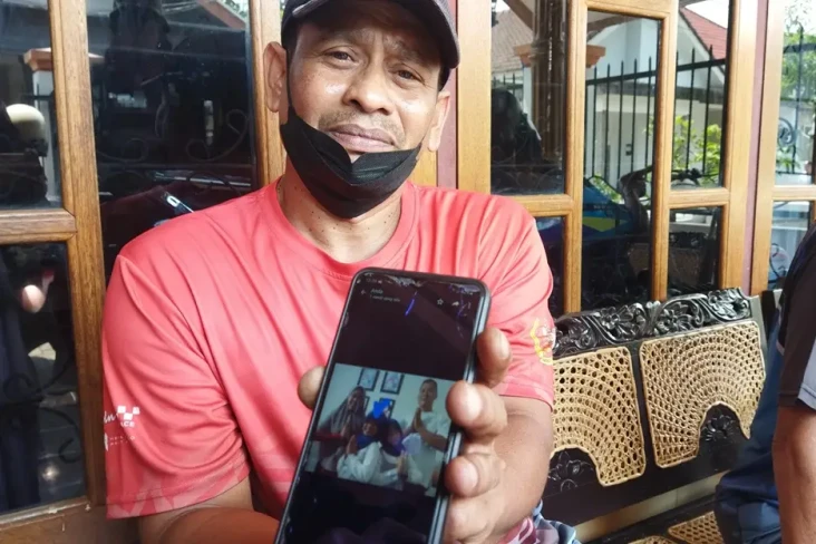 Guru SD, Istri serta...