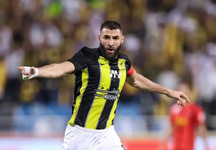 Benzema Ukir Sejarah...