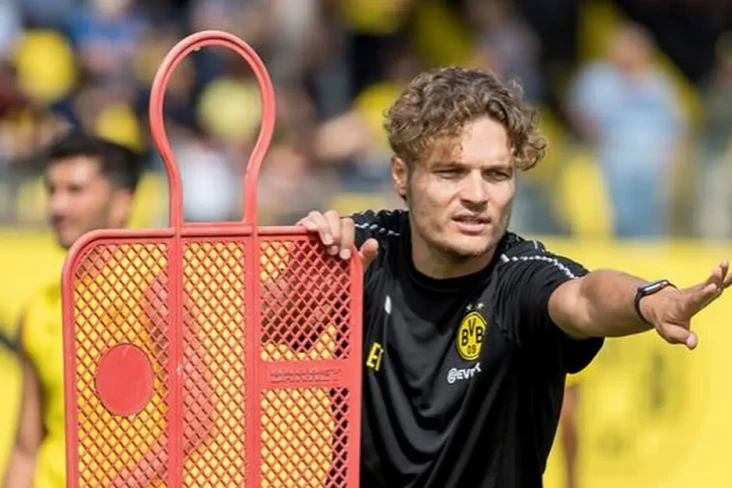 Borussia Dortmund Penuh...