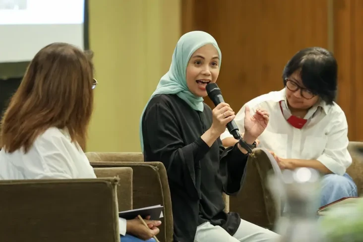 Siti Atikoh Bagikan...