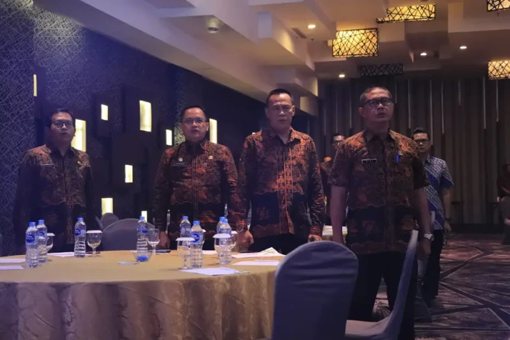 Pemkab Bekasi Berikan...