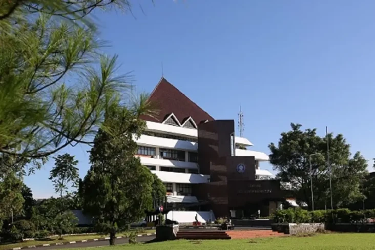 5 Universitas Terbaik...