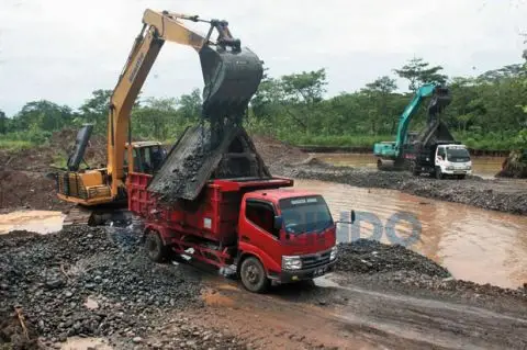 Tambang Ilegal Jadi...