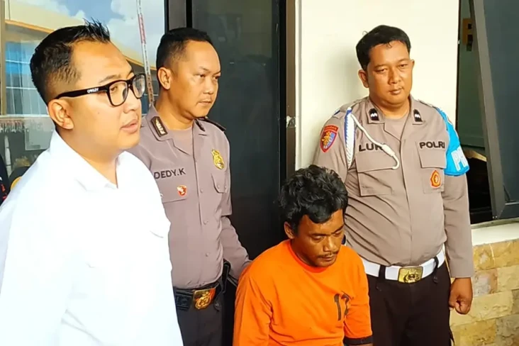 Pria Sidoarjo Siram...