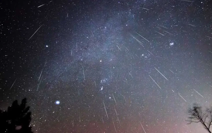 Hujan Meteor Terjadi...
