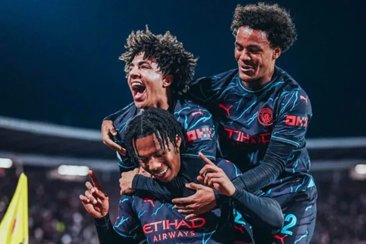 Man City Sapu Bersih...
