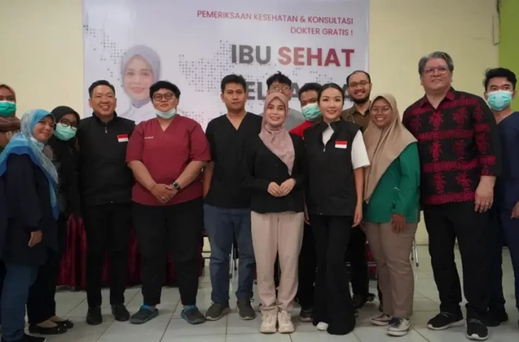 Siti Atikoh Didampingi...