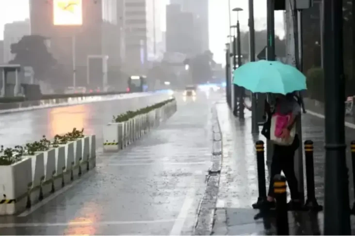 Cuaca Hari Ini: Jakarta...