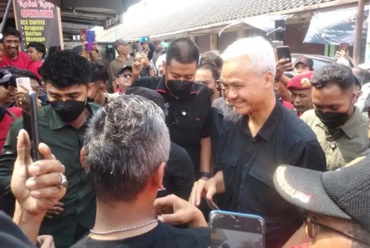 Warga Sambut Antusias...
