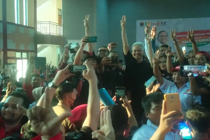 Ganjar Komitmen Berikan...
