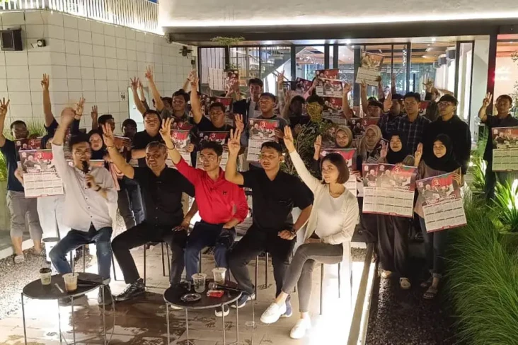 Rangkul Anak Muda Surabaya,...