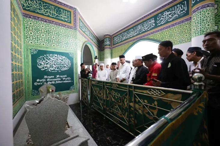 Momen Ganjar Ziarah...