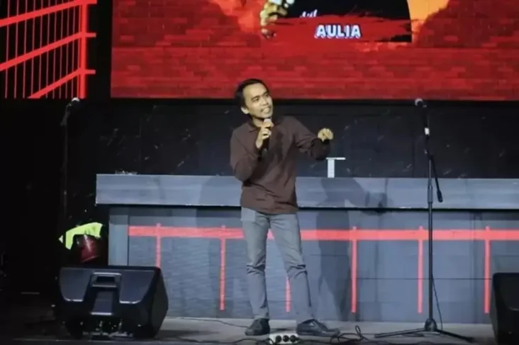 Kiai Cholil Nafis Dukung...