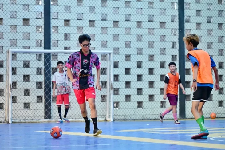 Main Futsal Bareng Alam...
