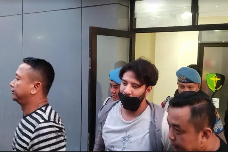 Ammar Zoni Bakal Rehabilitasi...