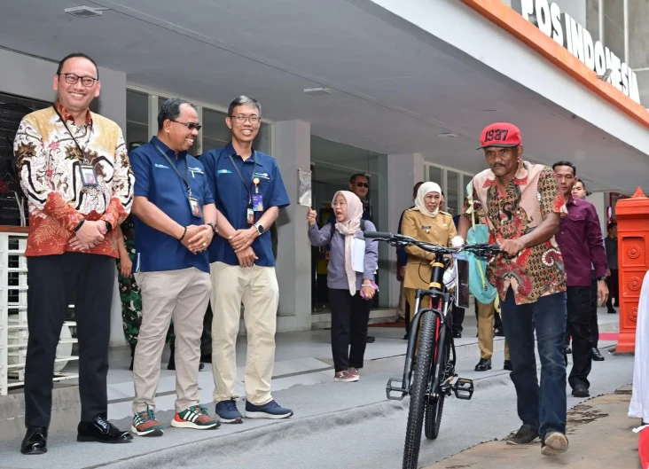 Pos Indonesia Salurkan...