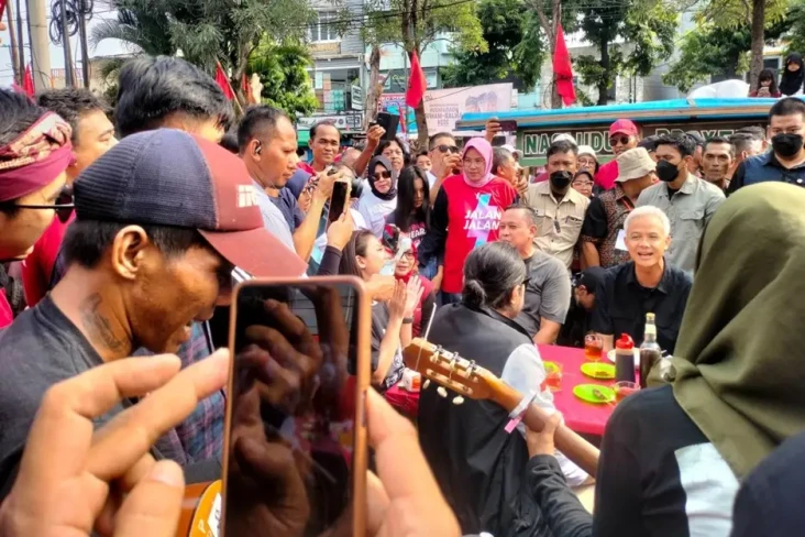 Sarapan Nasi Uduk di...