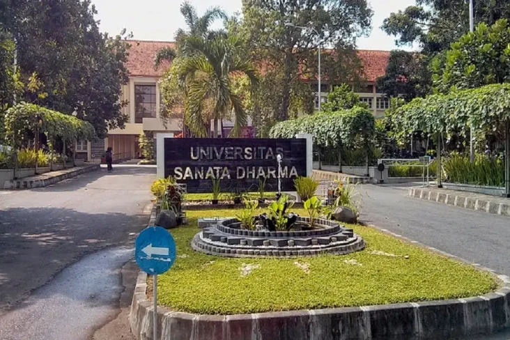 Biaya Kuliah S1 di Universitas...