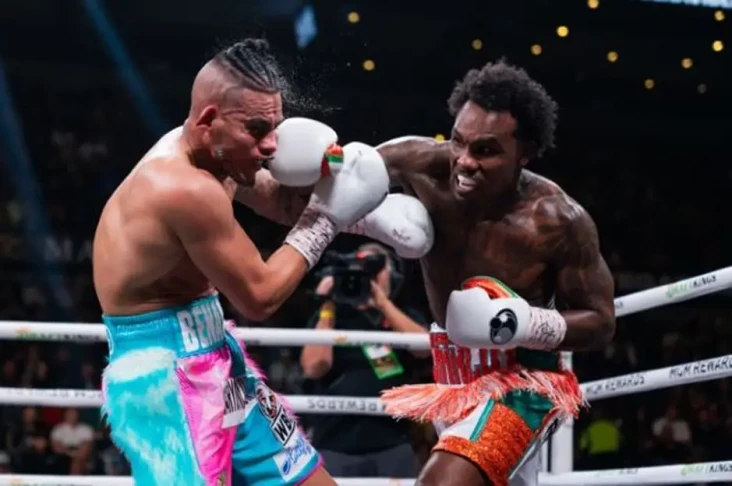 Jermall Charlo Kalahkan...
