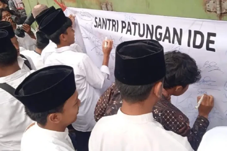 Ratusan Santri di Garut...