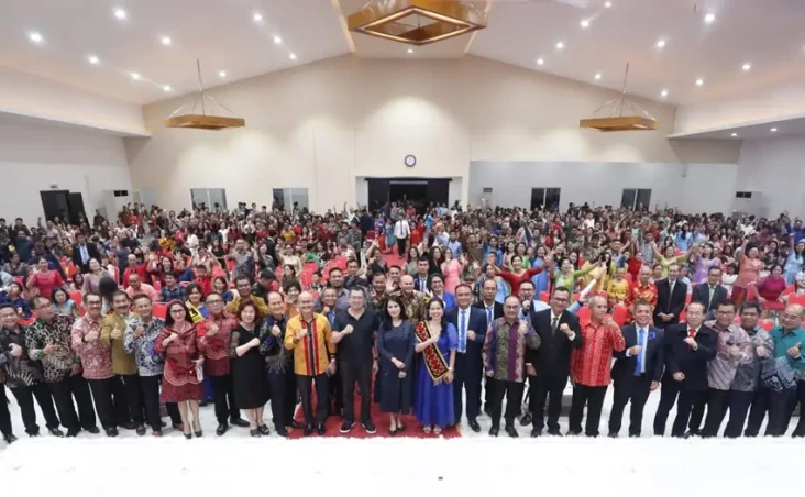 HT Hadiri Ibadah Natal...
