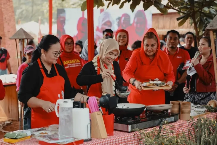 Siti Atikoh Ajak Masyarakat...