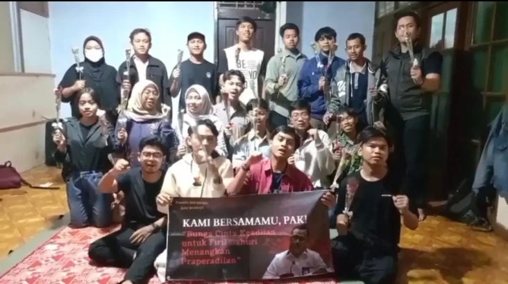 Mahasiswa Surabaya Gelar...