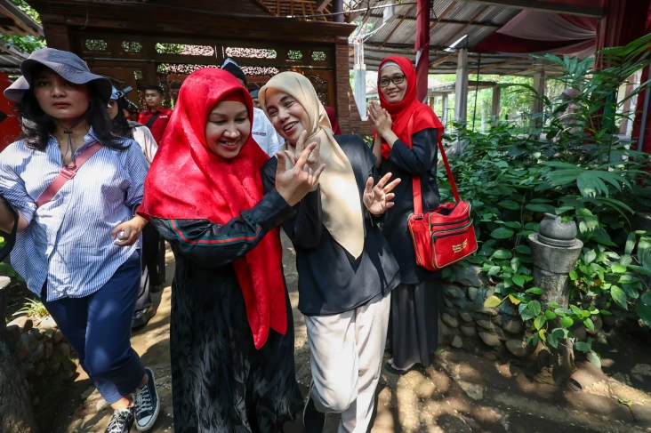 Pelukan Erat Nyai Faizah...