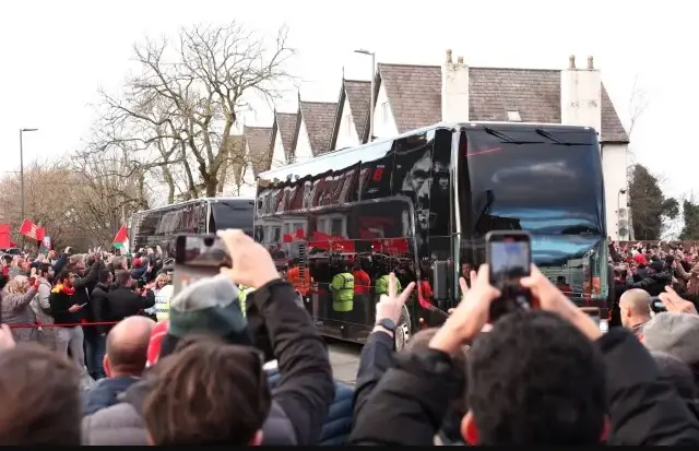 Suporter Liverpool yang...