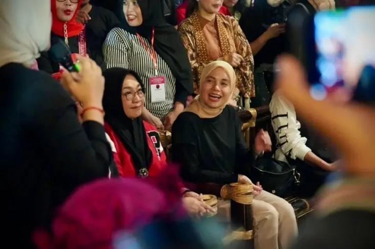 Siti Atikoh dan Alam...