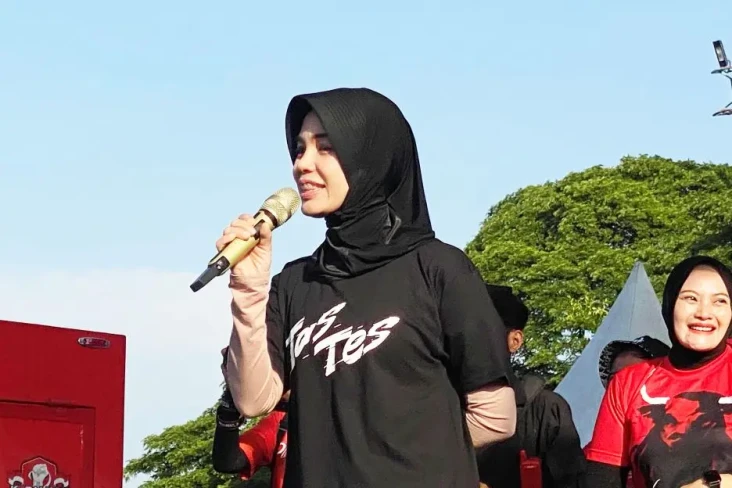 Ribuan Warga Antusias...