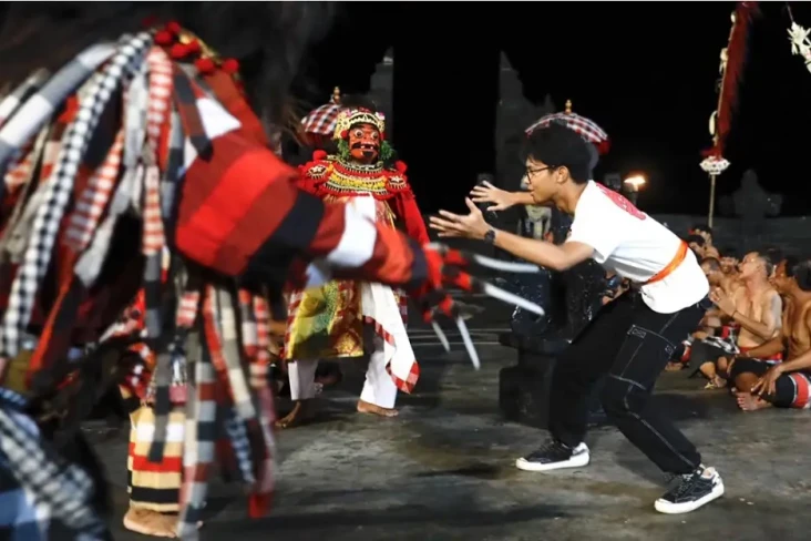 Alam Ganjar Menari Kecak...