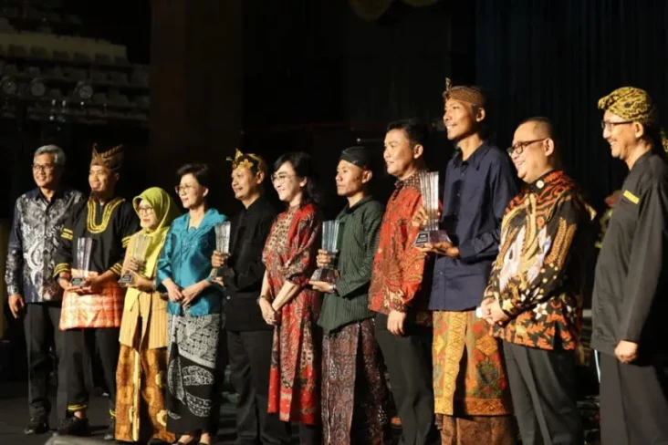 5 Alumni Raih Penghargaan...