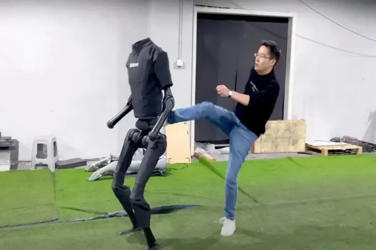 China Ciptakan Robot...