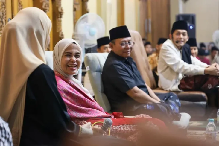 Atikoh Ganjar Dibekali...