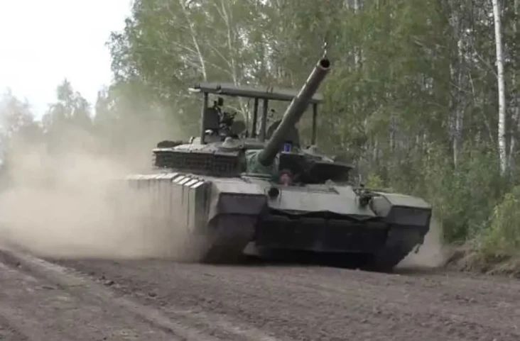 Rusia Produksi 100 Tank...