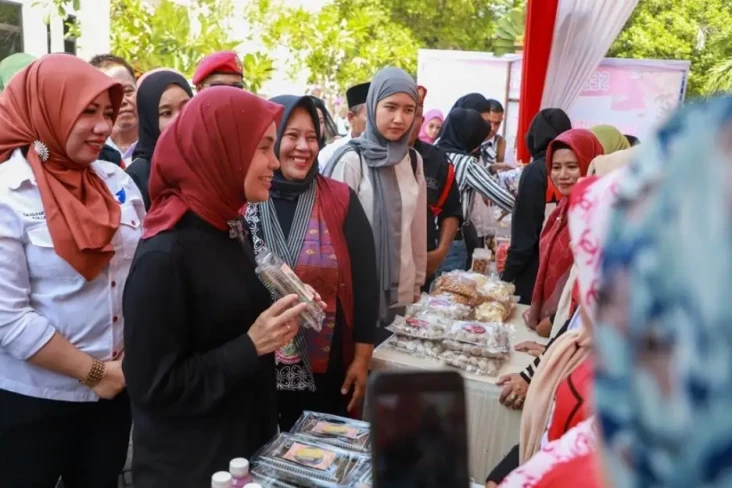 Keren! Siti Atikoh Ajak...