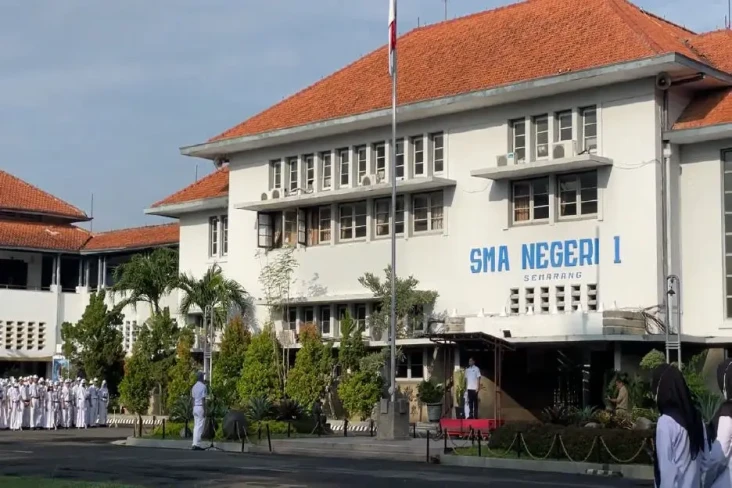 Sekolah Tertua di Indonesia...