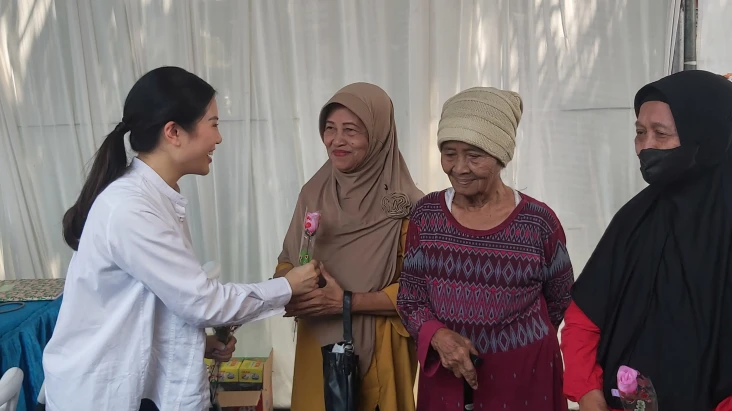 Ibu-ibu di Surabaya...