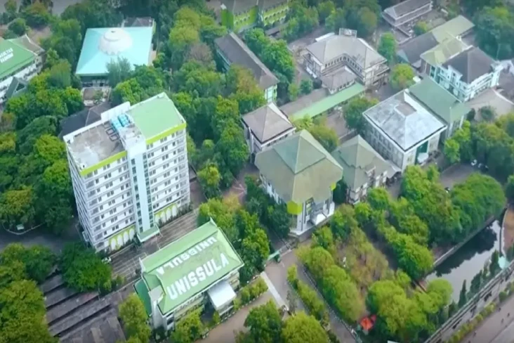 6 Universitas Swasta...