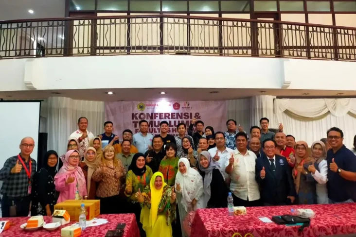 Kongres Perdana, Rastra...