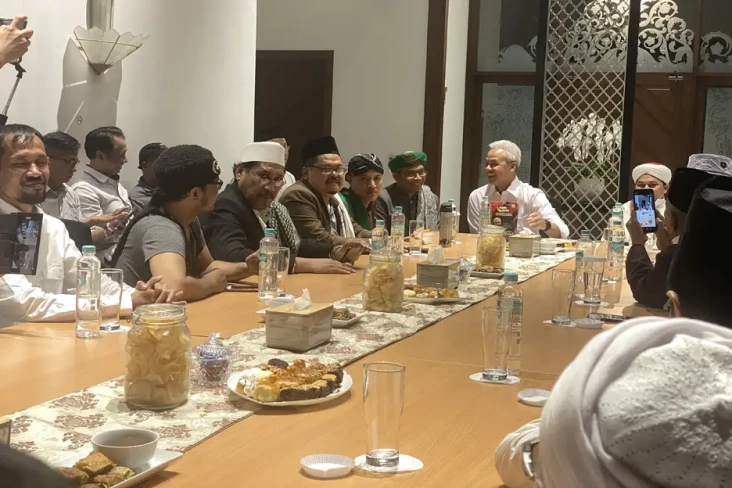 Temui Ganjar Pranowo,...