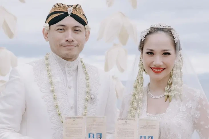 7 Pernikahan Artis Indonesia...