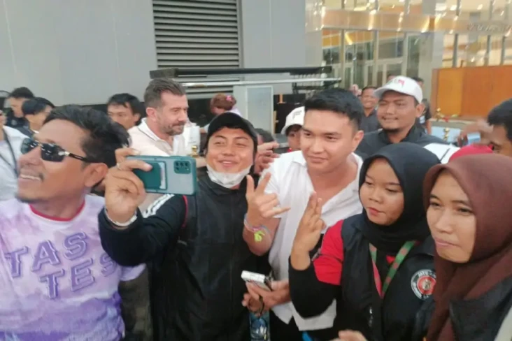 Dukung Ganjar-Mahfud,...