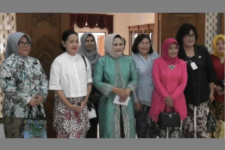 Hadiri Peringatan Hari...