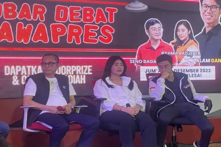 Direktur Komunikasi...