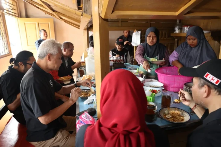 Momen Ganjar Santap...