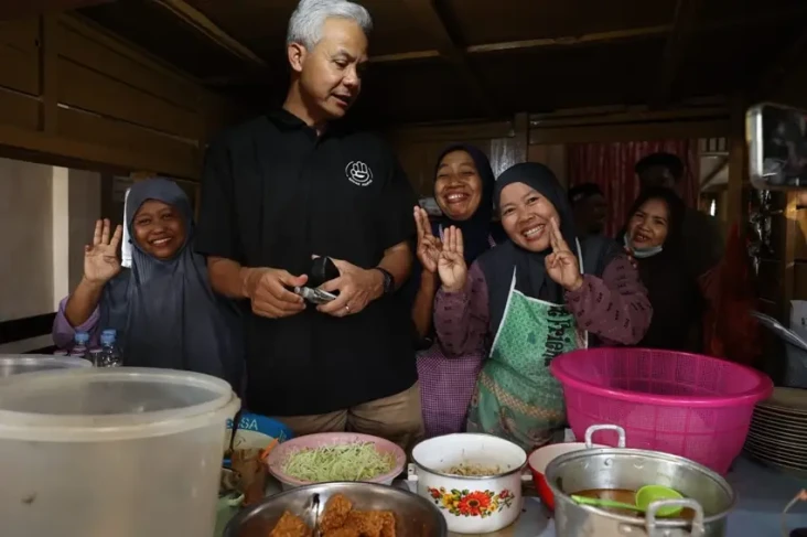 Ganjar Sarapan di Indramayu,...