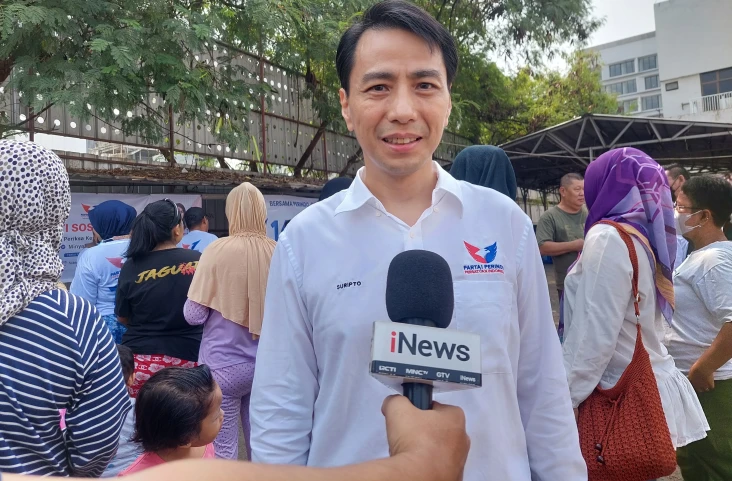 Ratusan Warga Serbu...